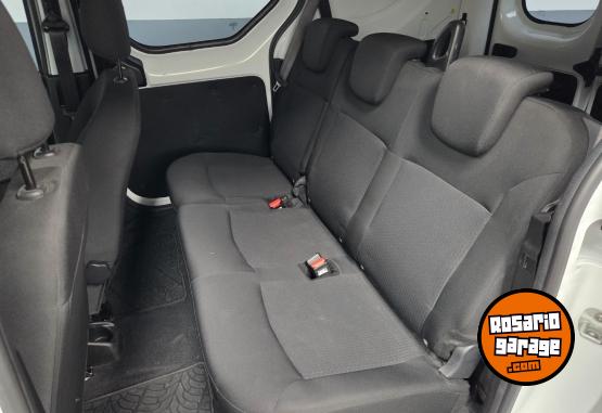 Utilitarios - Renault Kangoo 2024 Nafta 56000Km - En Venta
