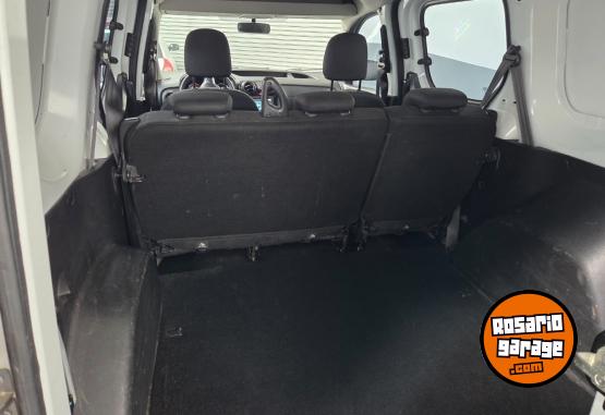 Utilitarios - Renault Kangoo 2024 Nafta 56000Km - En Venta