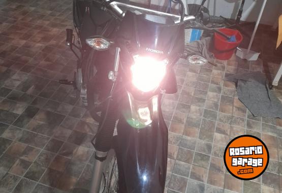 Motos - Honda TORNADO XR 250 2024 Nafta 792Km - En Venta