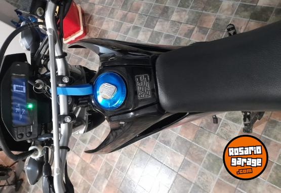 Motos - Honda TORNADO XR 250 2024 Nafta 792Km - En Venta