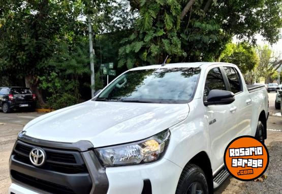 Camionetas - Toyota HILUX SR 2024 Diesel 42000Km - En Venta