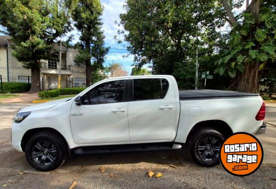 Camionetas - Toyota HILUX SR 2024 Diesel 42000Km - En Venta