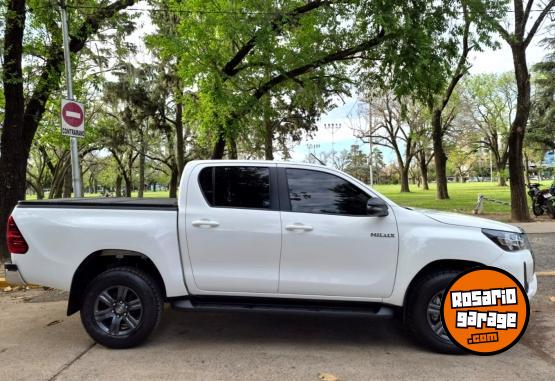 Camionetas - Toyota HILUX SR 2024 Diesel 42000Km - En Venta