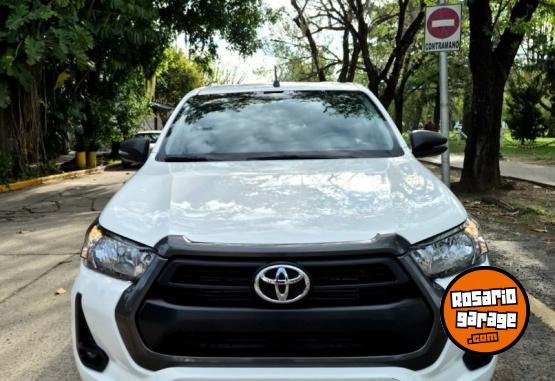 Camionetas - Toyota HILUX SR 2024 Diesel 42000Km - En Venta