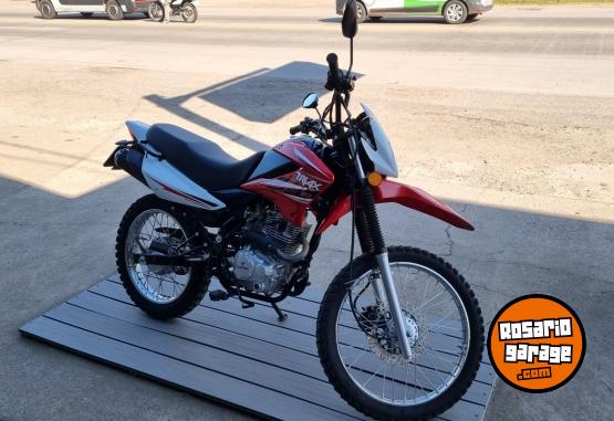 Motos - Corven TRIAX 150 2024 Nafta 5258Km - En Venta