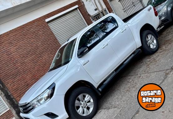 Camionetas - Toyota Hilux Sr 2017 Diesel 240000Km - En Venta