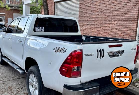 Camionetas - Toyota Hilux Sr 2017 Diesel 240000Km - En Venta