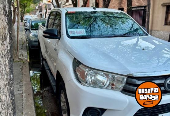 Camionetas - Toyota Hilux Sr 2017 Diesel 240000Km - En Venta