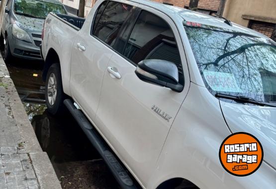 Camionetas - Toyota Hilux Sr 2017 Diesel 240000Km - En Venta