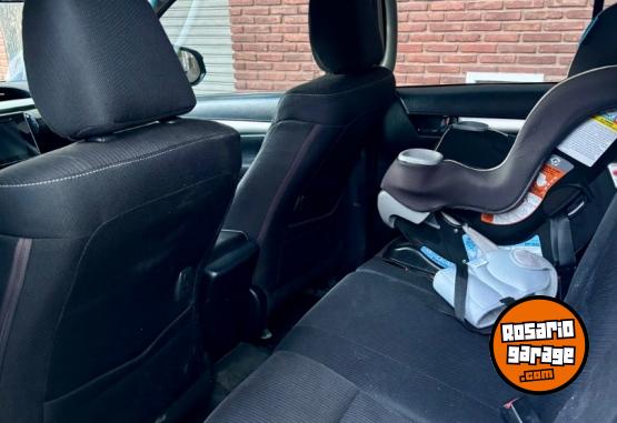 Camionetas - Toyota Hilux Sr 2017 Diesel 240000Km - En Venta