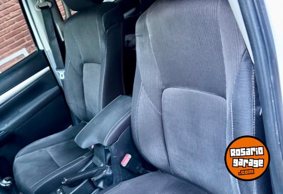 Camionetas - Toyota Hilux Sr 2017 Diesel 240000Km - En Venta