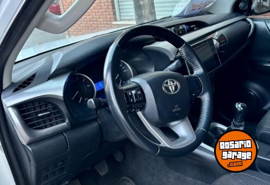 Camionetas - Toyota Hilux Sr 2017 Diesel 240000Km - En Venta