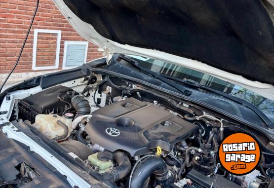 Camionetas - Toyota Hilux Sr 2017 Diesel 240000Km - En Venta
