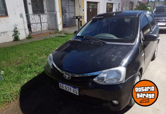 Autos - Toyota Etios 2016 Nafta 105000Km - En Venta