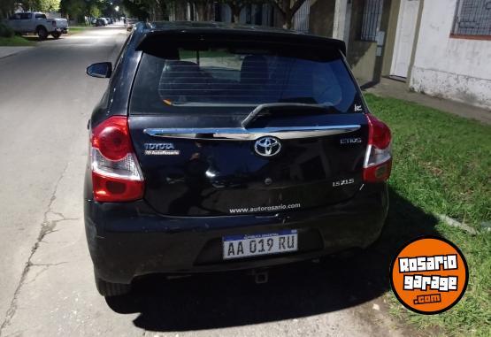 Autos - Toyota Etios 2016 Nafta 105000Km - En Venta