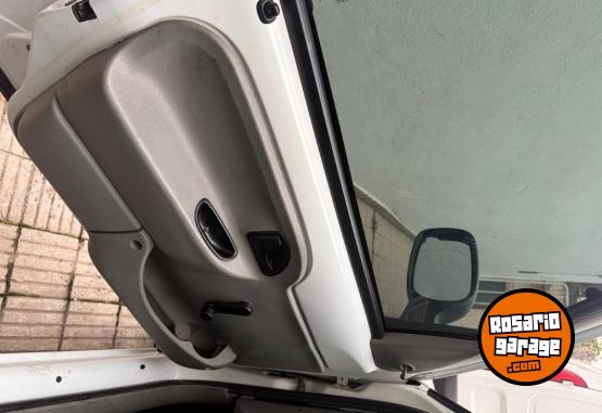 Utilitarios - Renault Kangoo furgón 2013 Diesel 240000Km - En Venta