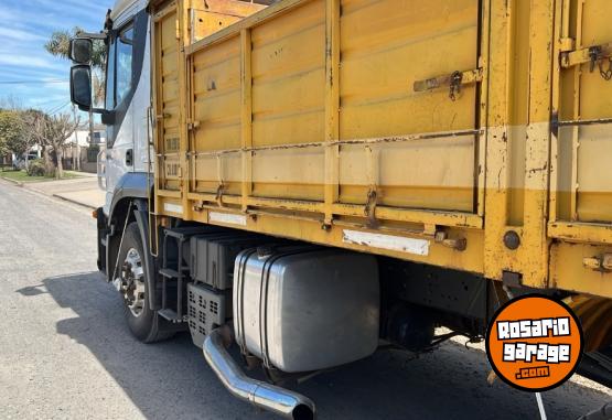 Camiones y Grúas - Iveco Stralis 410 con mecánica nueva - En Venta