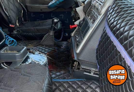 Camiones y Grúas - Iveco Stralis 410 con mecánica nueva - En Venta