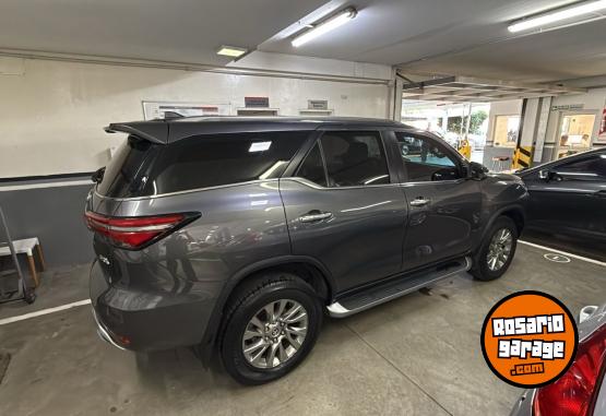 Camionetas - Toyota SW4 Hilux 2023 Diesel 39000Km - En Venta