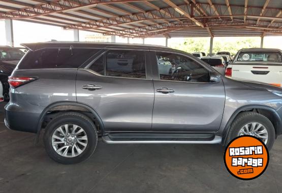 Camionetas - Toyota SW4 Hilux 2023 Diesel 39000Km - En Venta