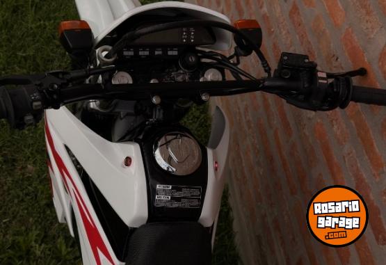Motos - Honda Tornado XR 250 2017 Nafta 32000Km - En Venta