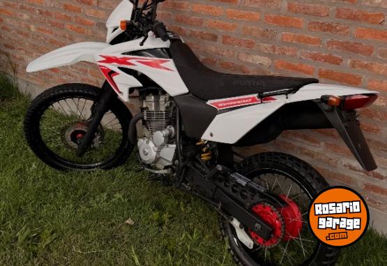 Motos - Honda Tornado XR 250 2017 Nafta 32000Km - En Venta