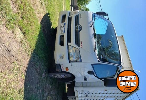 Camiones y Gr�as - Toyota Hino 300  816 - En Venta