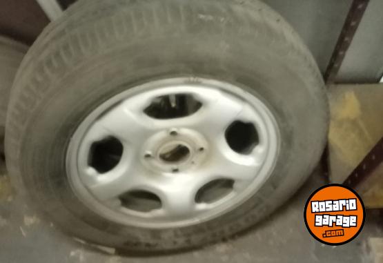 Accesorios para Autos - Vendo 4 cubiertas Bridgestone 205 55r-16 y llanta de chapa Eco Sport 2011 - En Venta