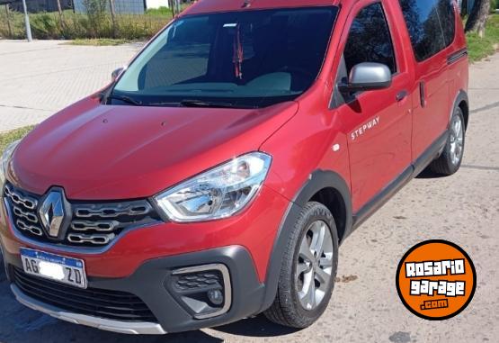 Utilitarios - Renault Kangoo 2023 Nafta 37000Km - En Venta