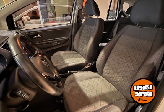 Autos - Volkswagen SURAN HIGHLINE 2016 Nafta 100000Km - En Venta