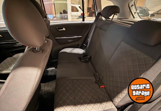 Autos - Volkswagen SURAN HIGHLINE 2016 Nafta 100000Km - En Venta