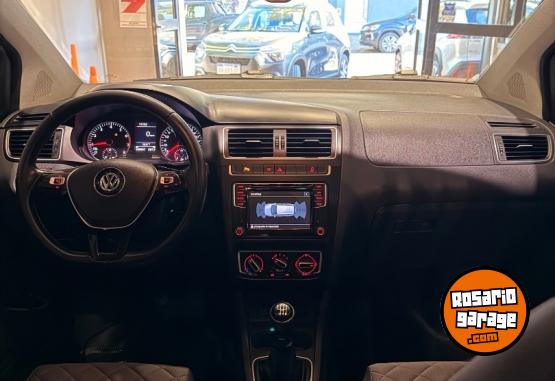 Autos - Volkswagen SURAN HIGHLINE 2016 Nafta 100000Km - En Venta
