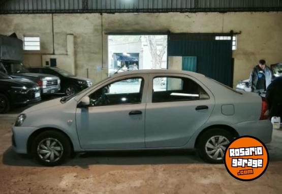 Autos - Toyota Etios Sedan X 1.5 2019 GNC 408000Km - En Venta