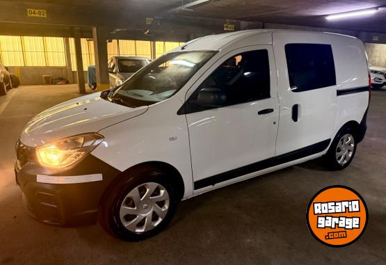 Utilitarios - Renault Kangoo 2021 Nafta 60000Km - En Venta