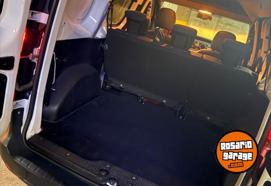 Utilitarios - Renault Kangoo 2021 Nafta 60000Km - En Venta