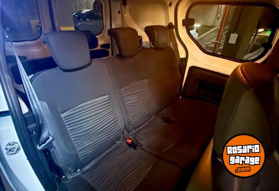 Utilitarios - Renault Kangoo 2021 Nafta 60000Km - En Venta