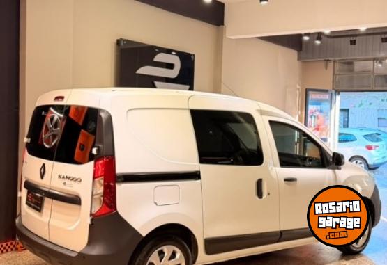 Utilitarios - Renault KANGOO EXPRESS 2024 Nafta 29000Km - En Venta