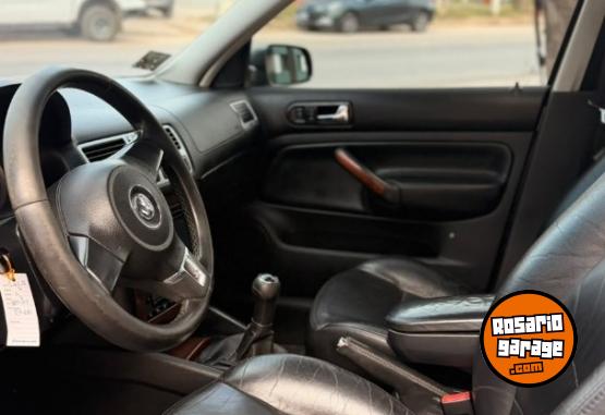 Autos - Volkswagen BORA 1.8T HIGHLINE CUERO 2011 Nafta 180000Km - En Venta