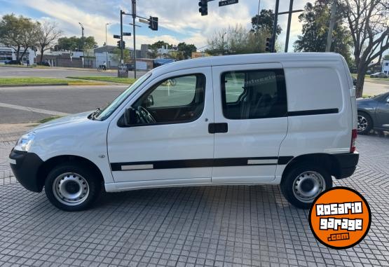 Utilitarios - Citroen BERLINGO FURGON 5ASIENTOS 2021 Diesel 60000Km - En Venta