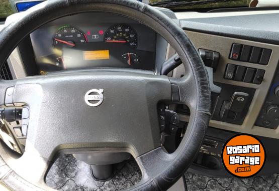 Camiones y Grúas - Volvo VM 270 automático con térmico Lambert o carrocería baranda volcable. - En Venta