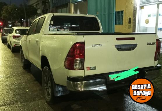 Camionetas - Toyota Hilux 2022 Diesel 122000Km - En Venta