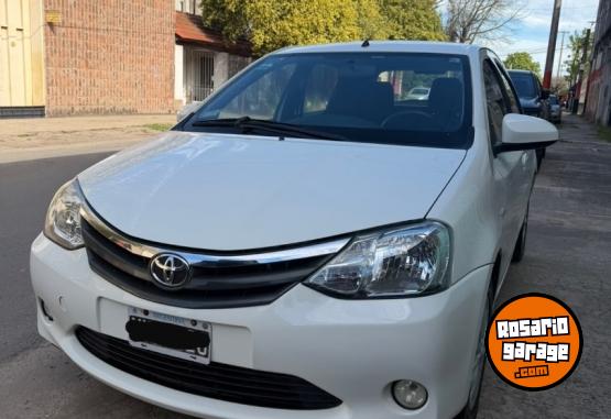 Autos - Toyota Etios 2014 Nafta 120000Km - En Venta