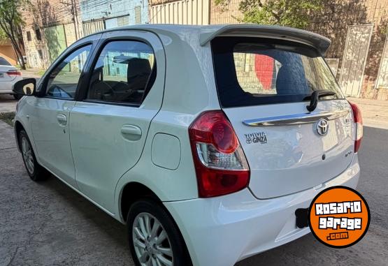 Autos - Toyota Etios 2014 Nafta 120000Km - En Venta