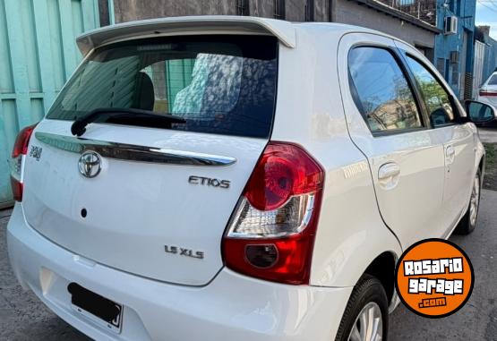 Autos - Toyota Etios 2014 Nafta 120000Km - En Venta