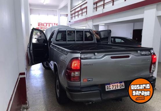 Camionetas - Toyota HILUX DX cabina Simple 2018 Diesel 89900Km - En Venta