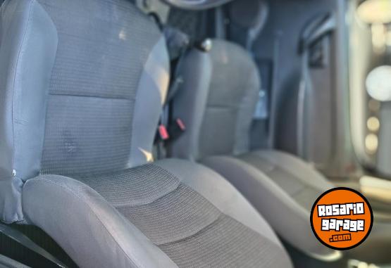 Utilitarios - Peugeot Partner Patagónica 155 2019 Nafta 170000Km - En Venta