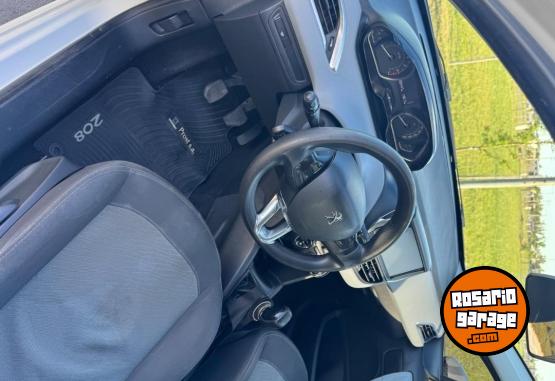 Autos - Peugeot 208 2015 Nafta 136000Km - En Venta