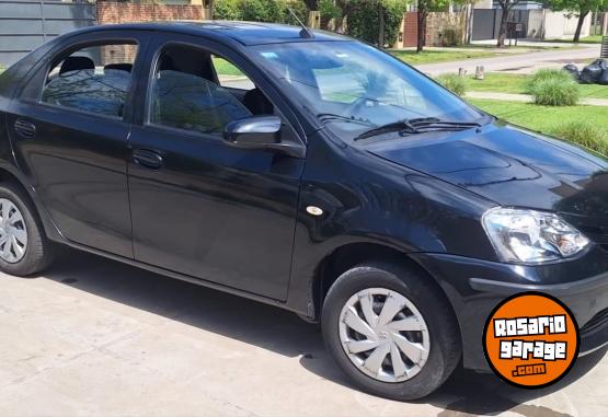 Autos - Toyota Etios XS sedan 2017 Nafta 100000Km - En Venta