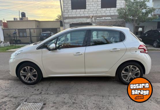 Autos - Peugeot 208 2016 Nafta 90000Km - En Venta