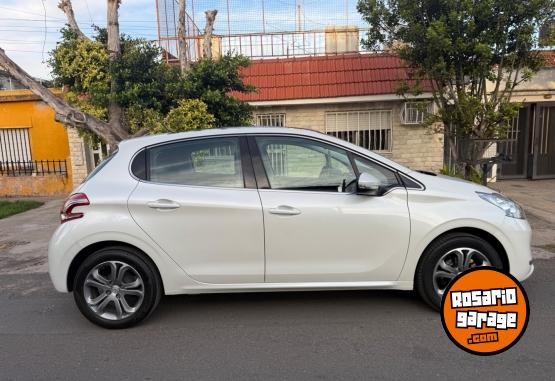 Autos - Peugeot 208 2016 Nafta 90000Km - En Venta